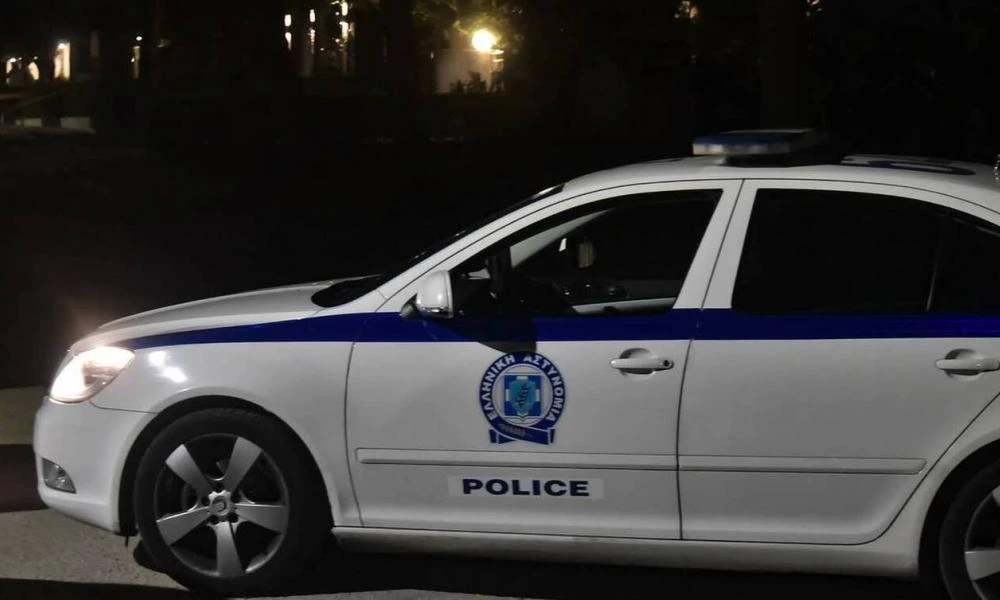 Μεταξουργείο: Άνδρας ξήλωσε πινακίδα κυκλοφορίας και απειλούσε κόσμο (βίντεο)